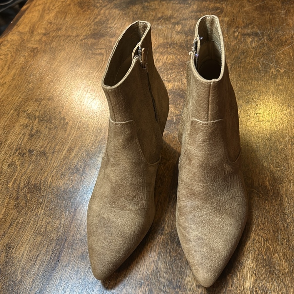 Express Boots Sz.6 View 3
